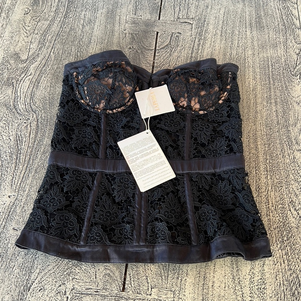 Laperla made in Italy size 34B luxury shape wear